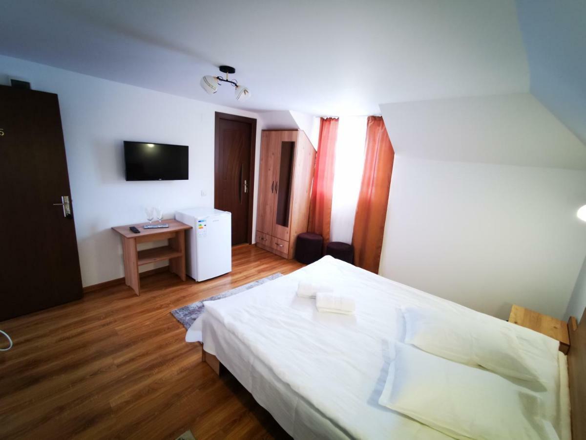 Pensiunea La Ionica Dîmbovicioara Exteriör bild