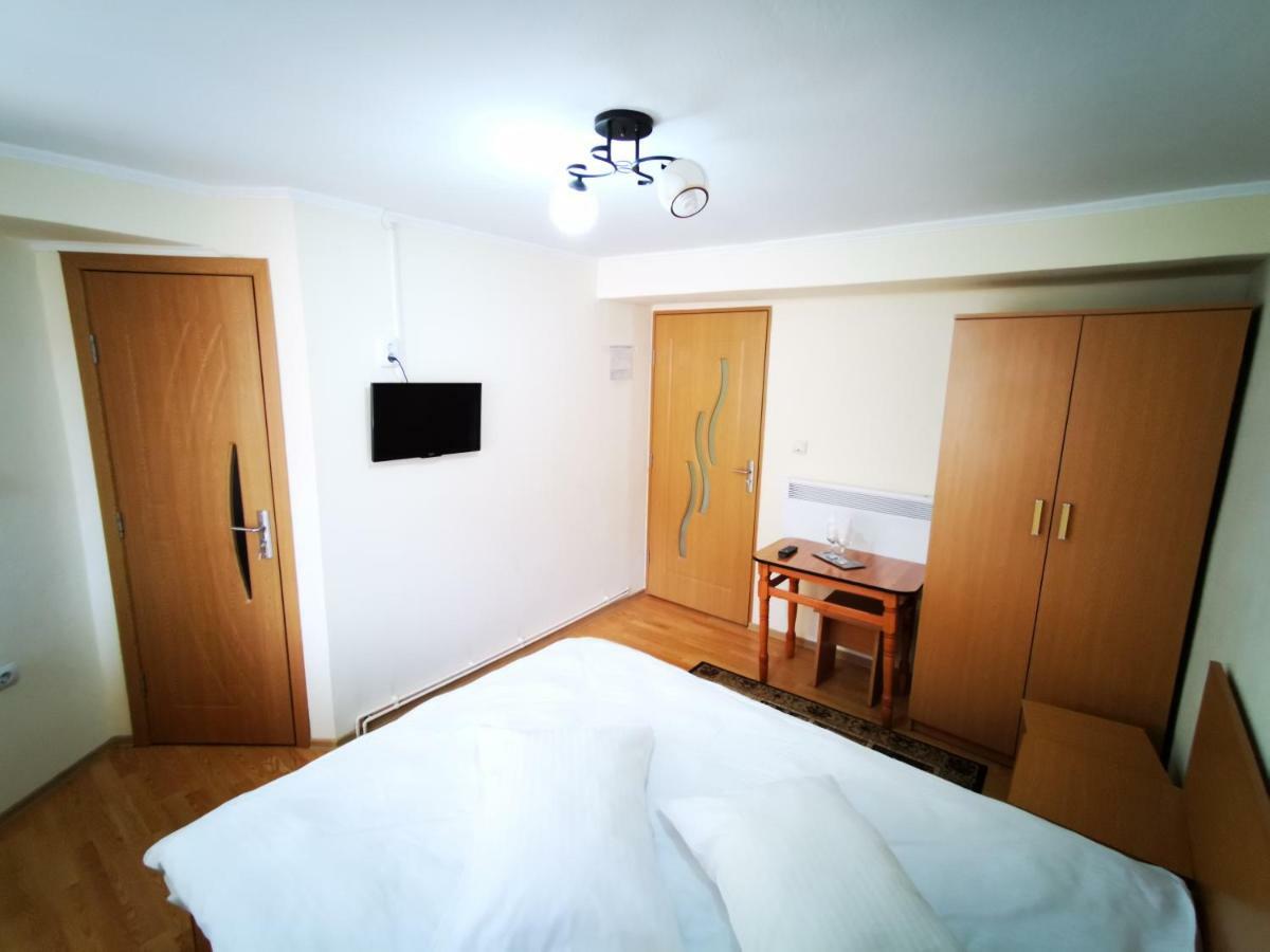 Pensiunea La Ionica Dîmbovicioara Exteriör bild